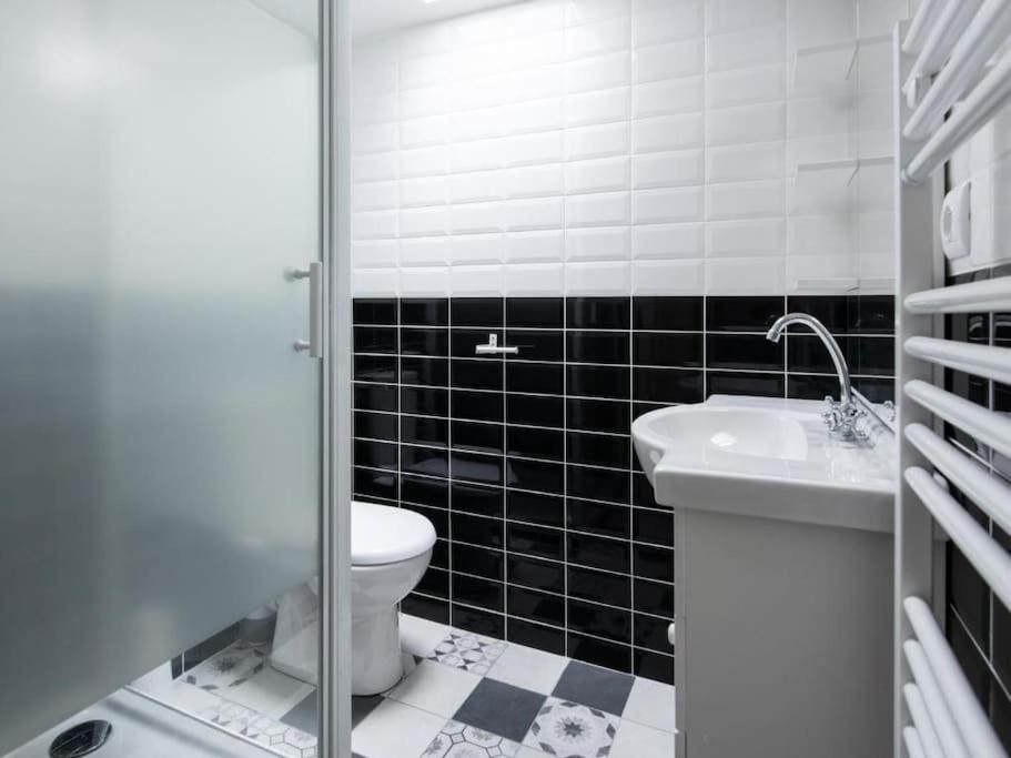 Le Paris Eiffel - Appartement Cosy En Plein Centre Bourgoin-Jallieu Exterior foto